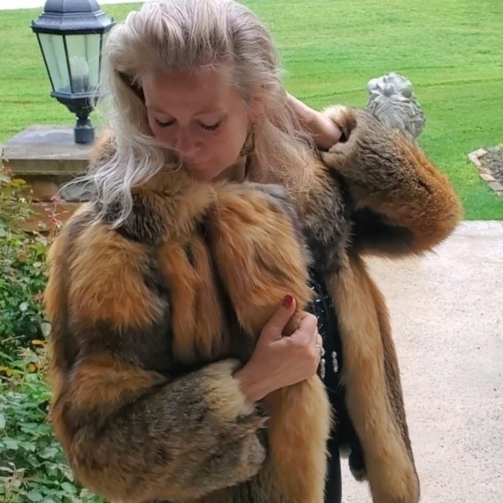 Amazing Parisian Red Fox Fur Coat - Picture 4 of 16